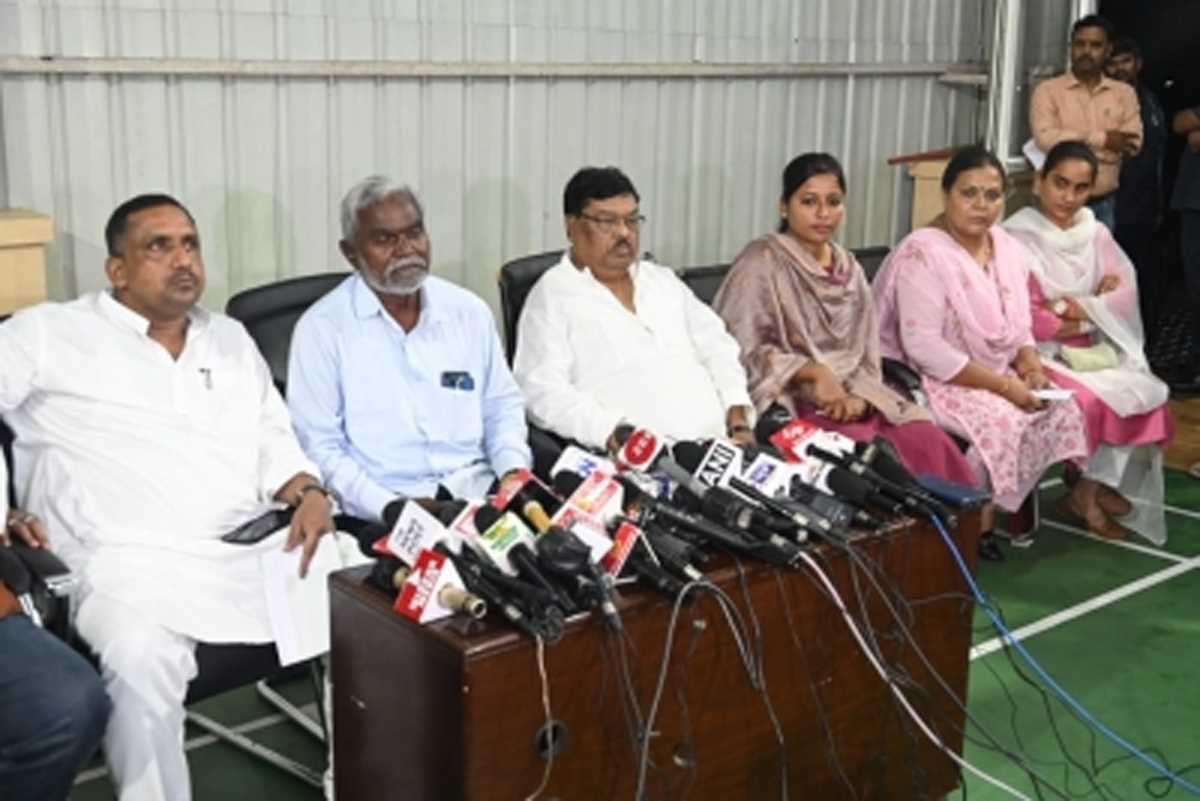 झारखंड सरकार के मंत्रियों-विधायकों का राज्यपाल और केंद्र पर हमला, कहा- दम है तो हमारी सरकार को बर्खास्त ही कर दें